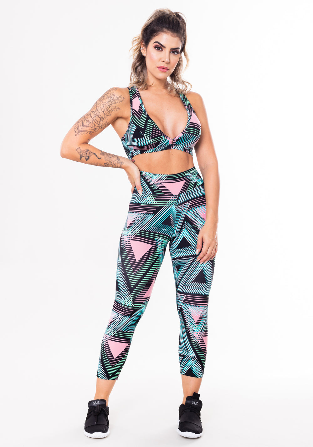 Conjunto Fitness Match Poliamida Estampado Triângulos (top+