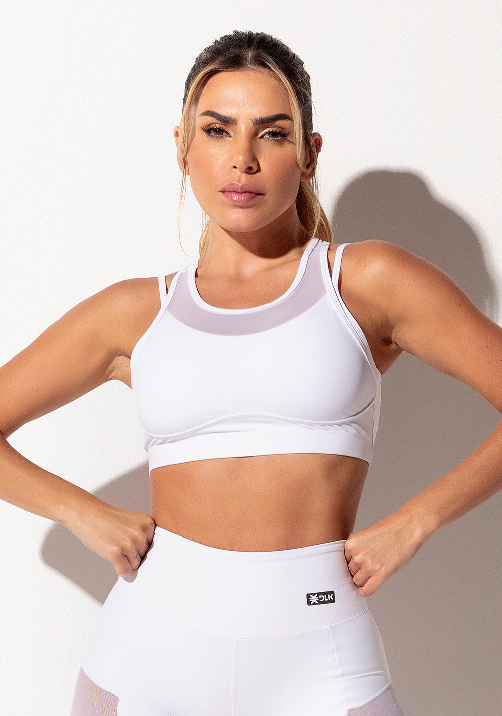 Top Fitness Feminino Branco Com Tule Sobreposto Intense Dlk – DLK