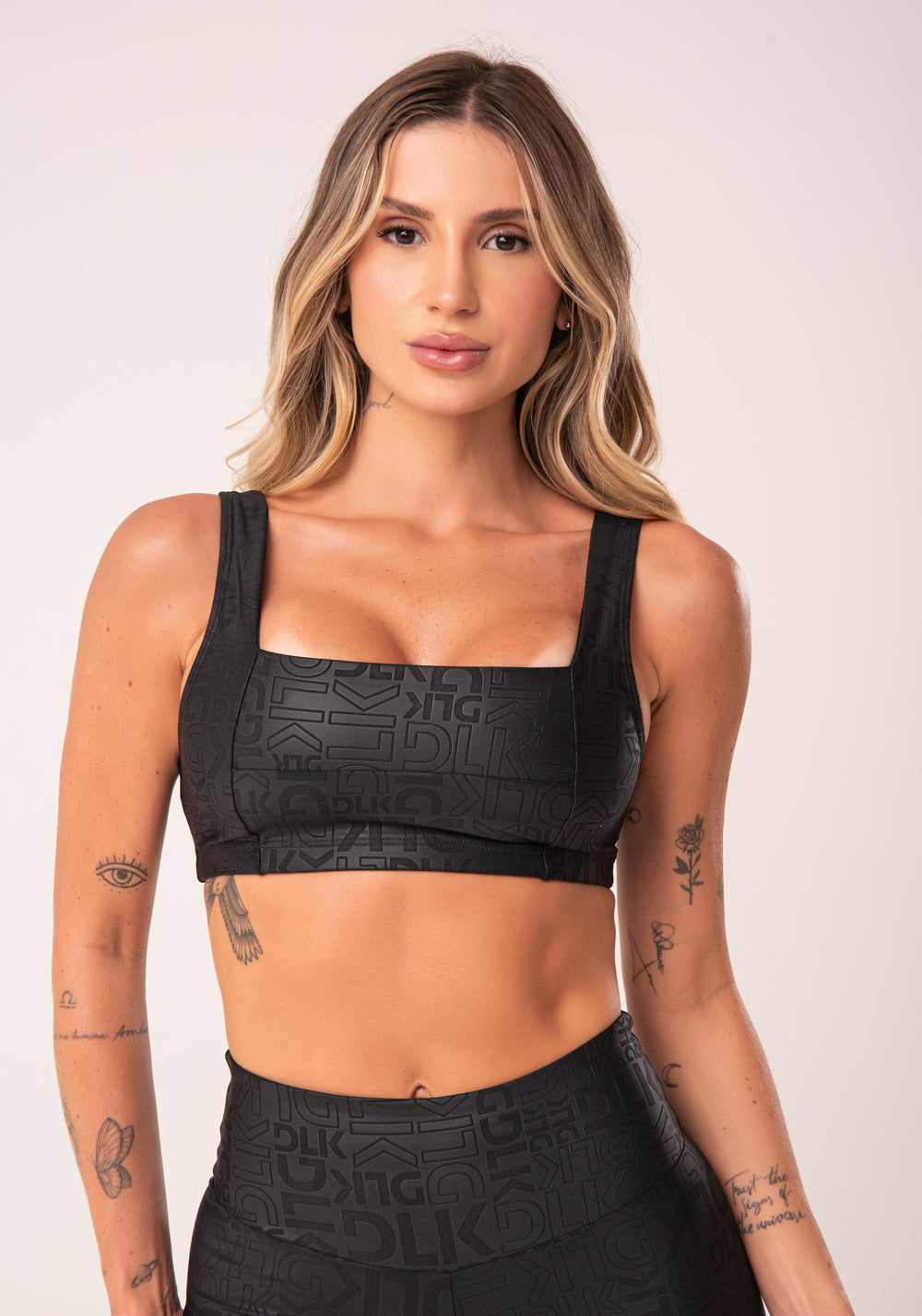 Top Shine Texturizado Decote Reto Preto Dlk – DLK Moda Fitness