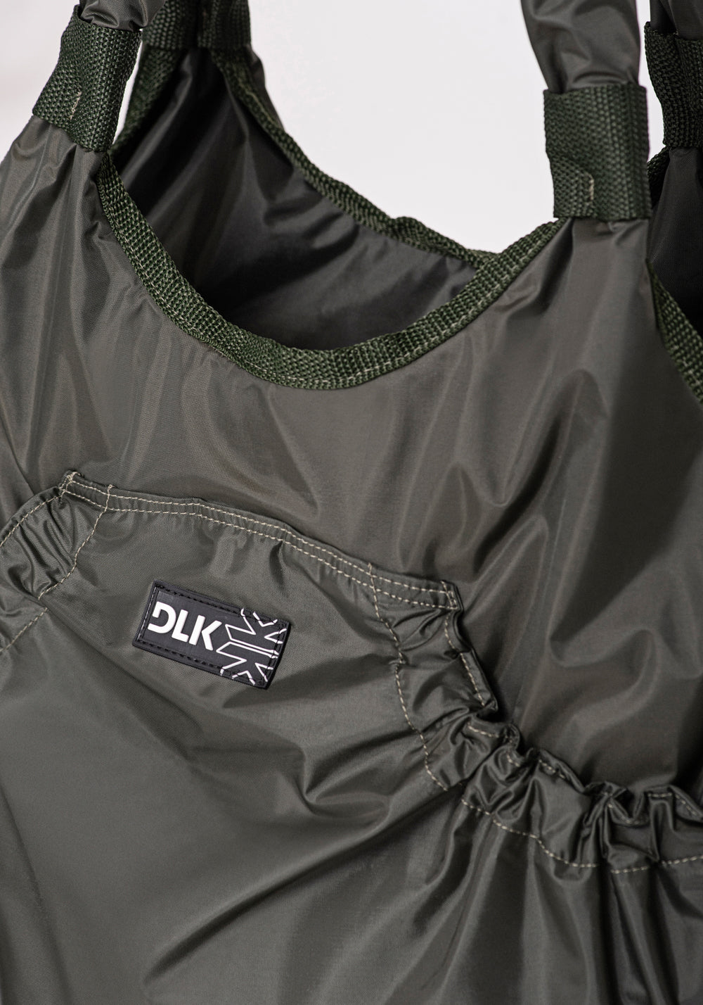 Bolsa De Ombro Verde Militar Com Bolso Externo Dlk