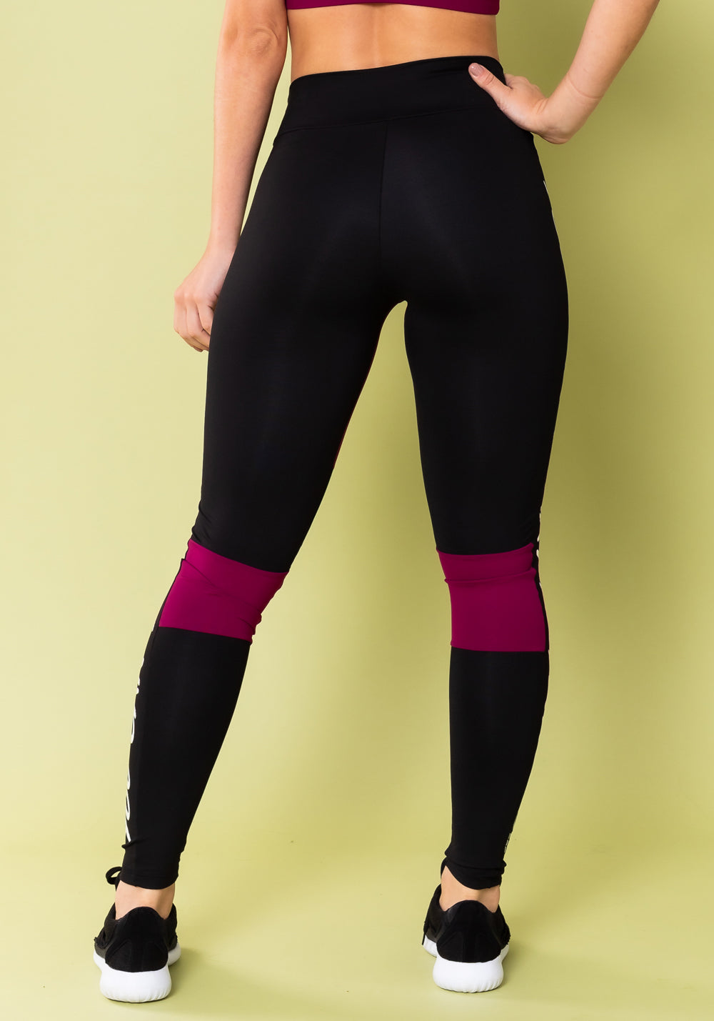 Calça Legging Energy Com Recortes Preto E Roxo Dlk