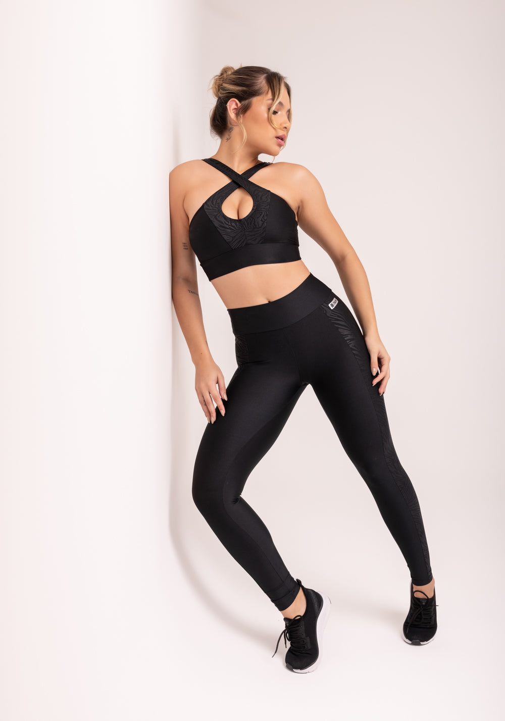 Calça Legging Shine Preto Com Lateral Texturizada Dlk – DLK Moda