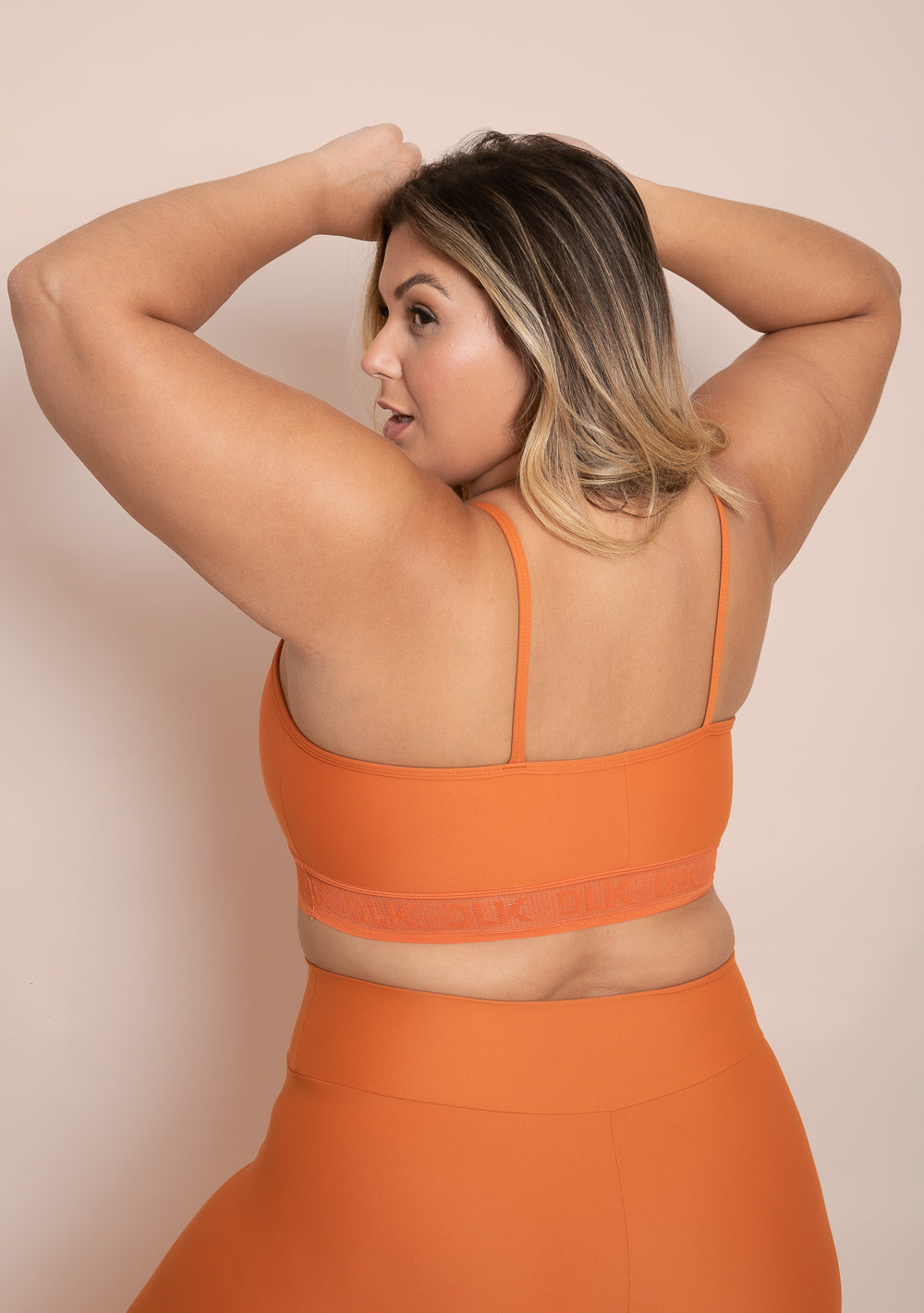 Top Fitness Feminino Laranja Com Bojo Elástico Vazado Action Dlk