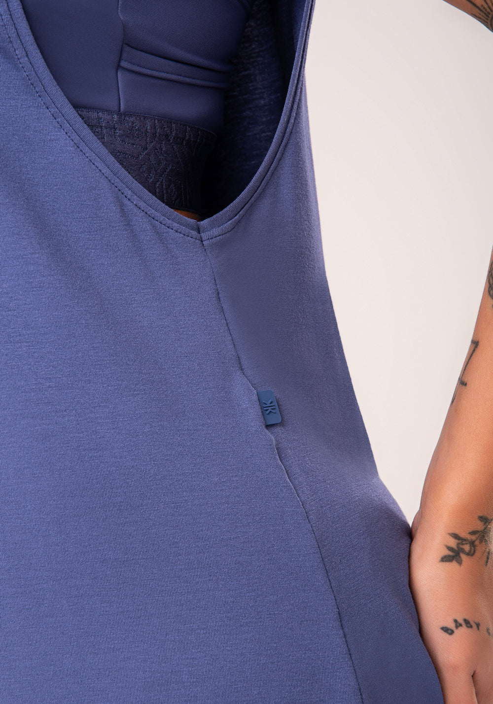 Camiseta Fitness Feminina Azul Maxi Cava Flow Dlk
