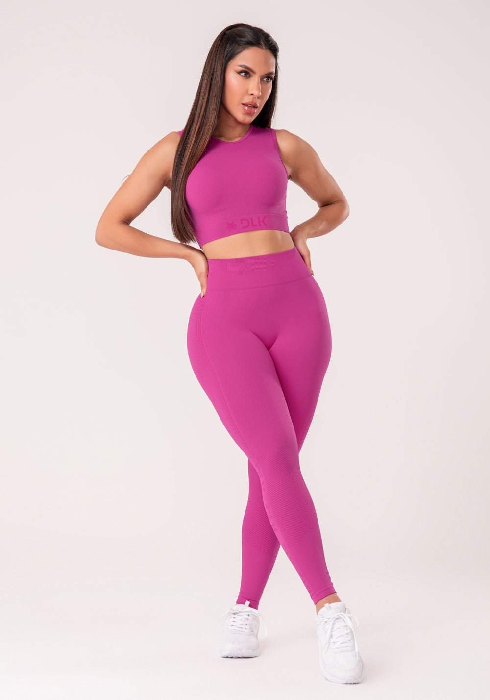 Legging Fitness Feminina Fúcsia Com Detalhe Logomania E Modela