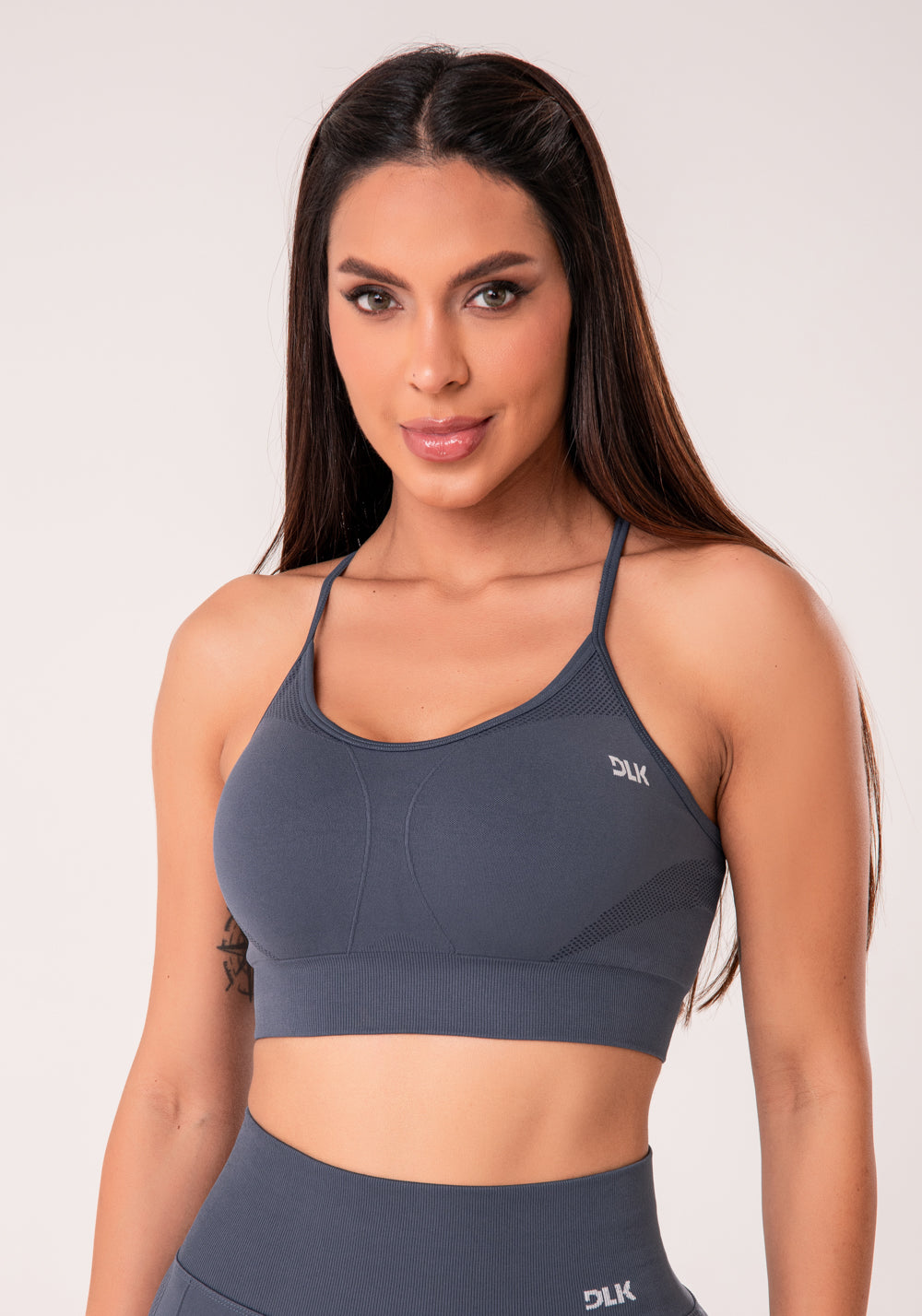 Top Fitness Feminino Cinza Chumbo Com Bojo E Alças Cruzadas Top Fitness Feminino Cinza Chumbo Com Bojo E Alças Cruzadas