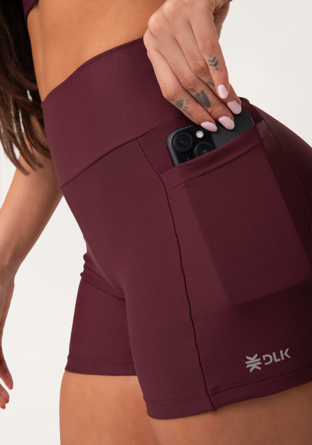 Short Fitness Feminino Vinho Com Bolsos Aura Dlk