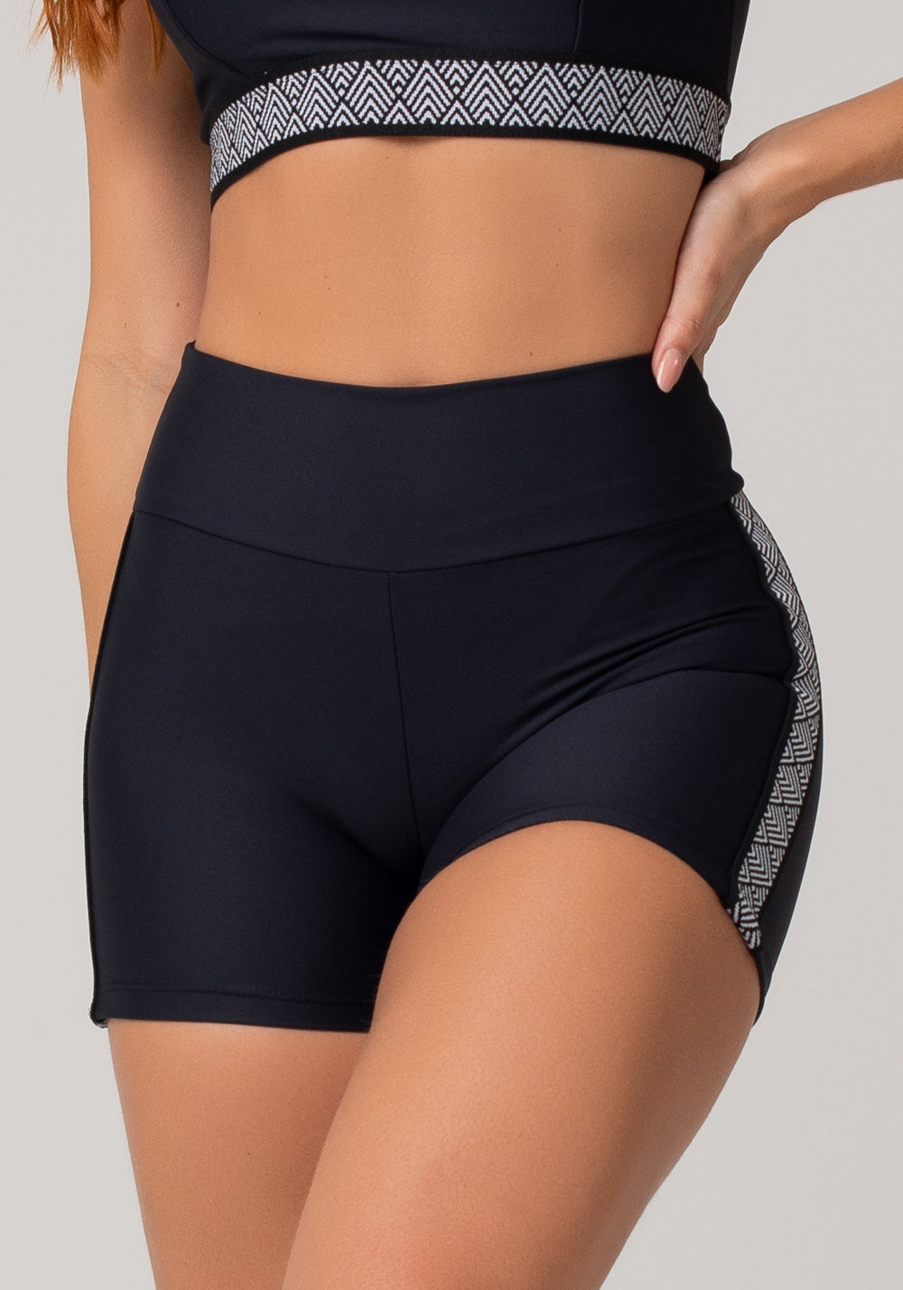 Short Fitness Feminino Preto Com Elástico Étnico Lateral Nation Dlk