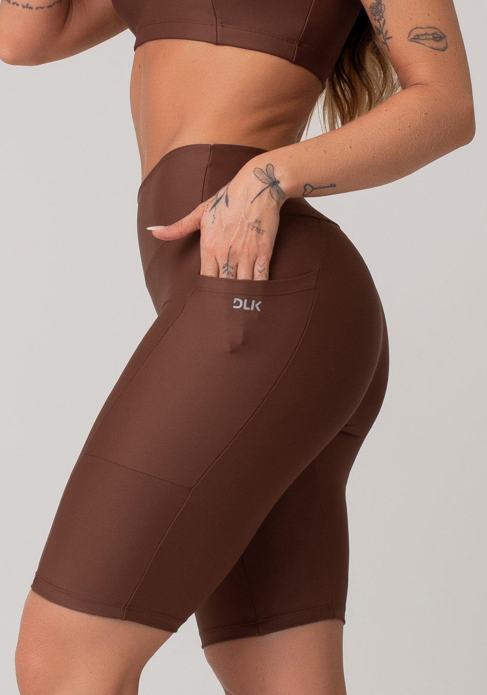Bermuda De Treino Feminina Com Bolsos Básica Dlk Marrom