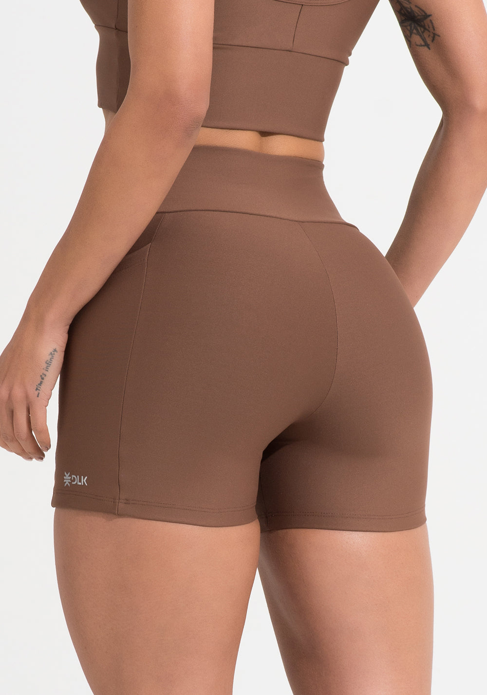 Short Fitness Feminino Marrom Com Bolsos Aura Dlk