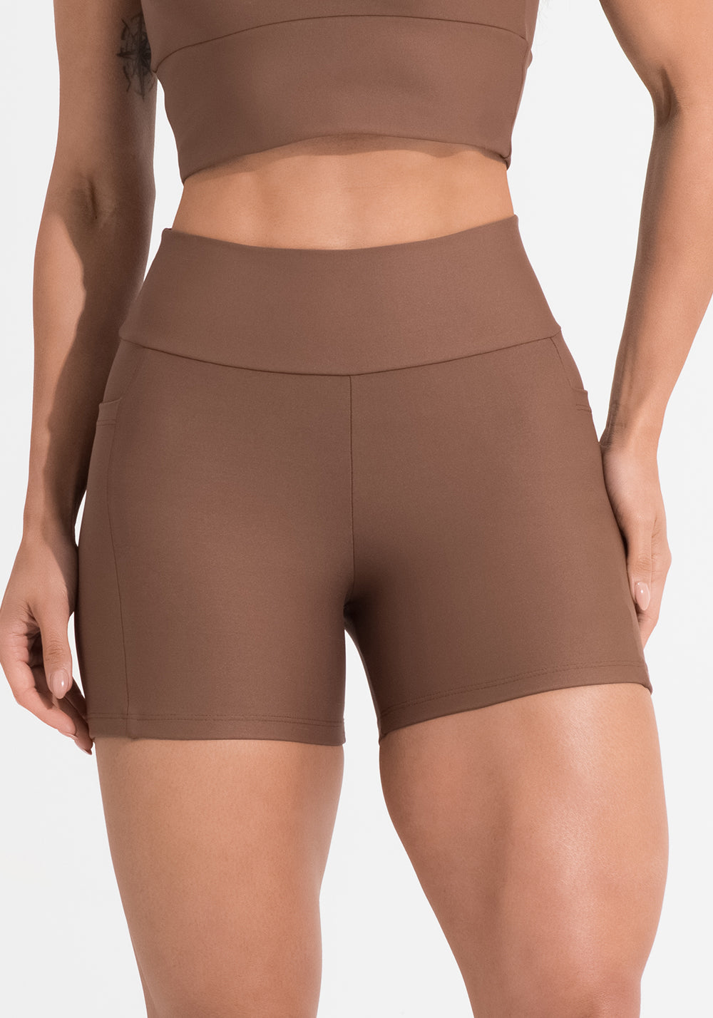Short Fitness Feminino Marrom Com Bolsos Aura Dlk