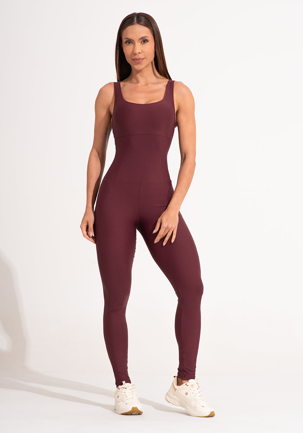 Macacão Fitness Feminino Vinho Com Alças Largas E Recortes Aura Dlk