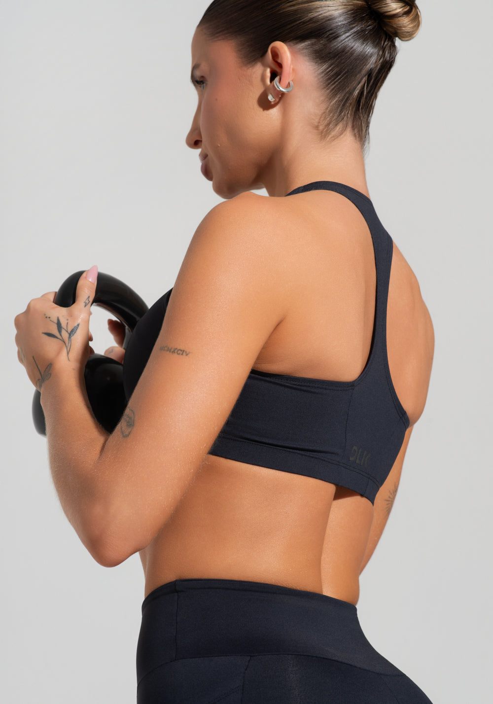 Top Fitness Feminino Modelo Nadador Com Recortes Soul Dlk Preto