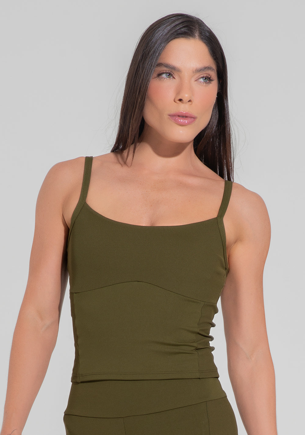 Top Alongado Fitness Com Detalhe Canelado Motion Lines Dlk Verde Oliva