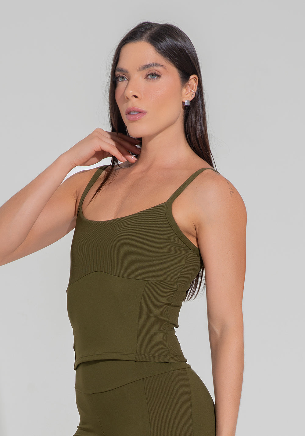 Top Alongado Fitness Com Detalhe Canelado Motion Lines Dlk Verde Oliva