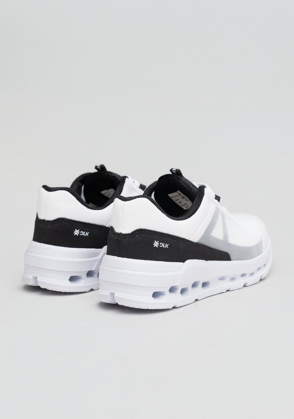Tênis Esportivo Masculino Com Detalhe No Solado Dlk Branco E Preto